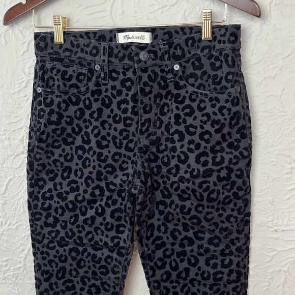 Madewell Flocked Leopard Velvet 9" Mid-Rise Skinny Jeans - Picture 4 of 10